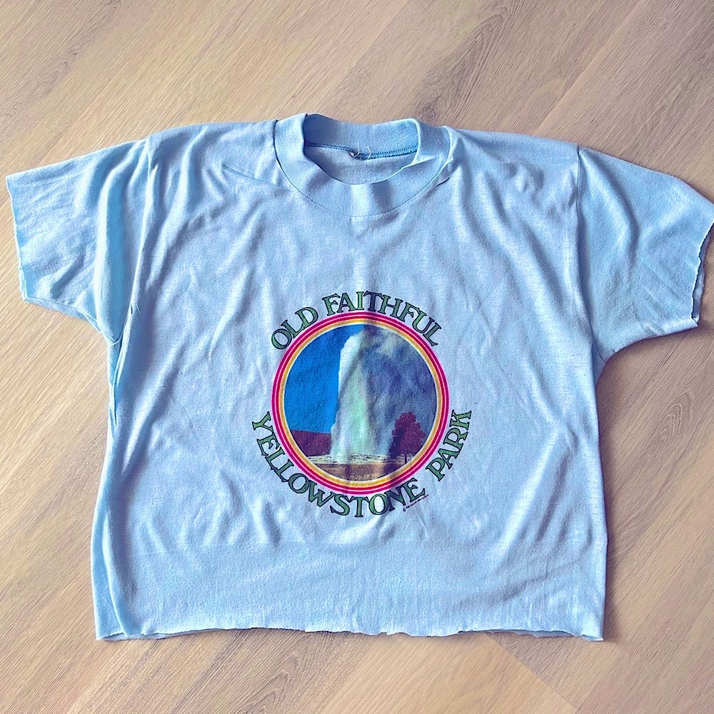 VINTAGE GRAPHIC TEE- Yellowstone Park/ Old Faithful